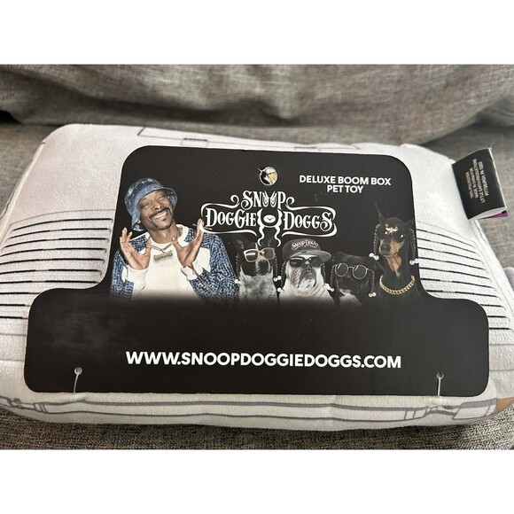 Snoop Doggie Doggs Boom Box Pet Toy Dog Chew Music Box Plush - Picture 7 of 8